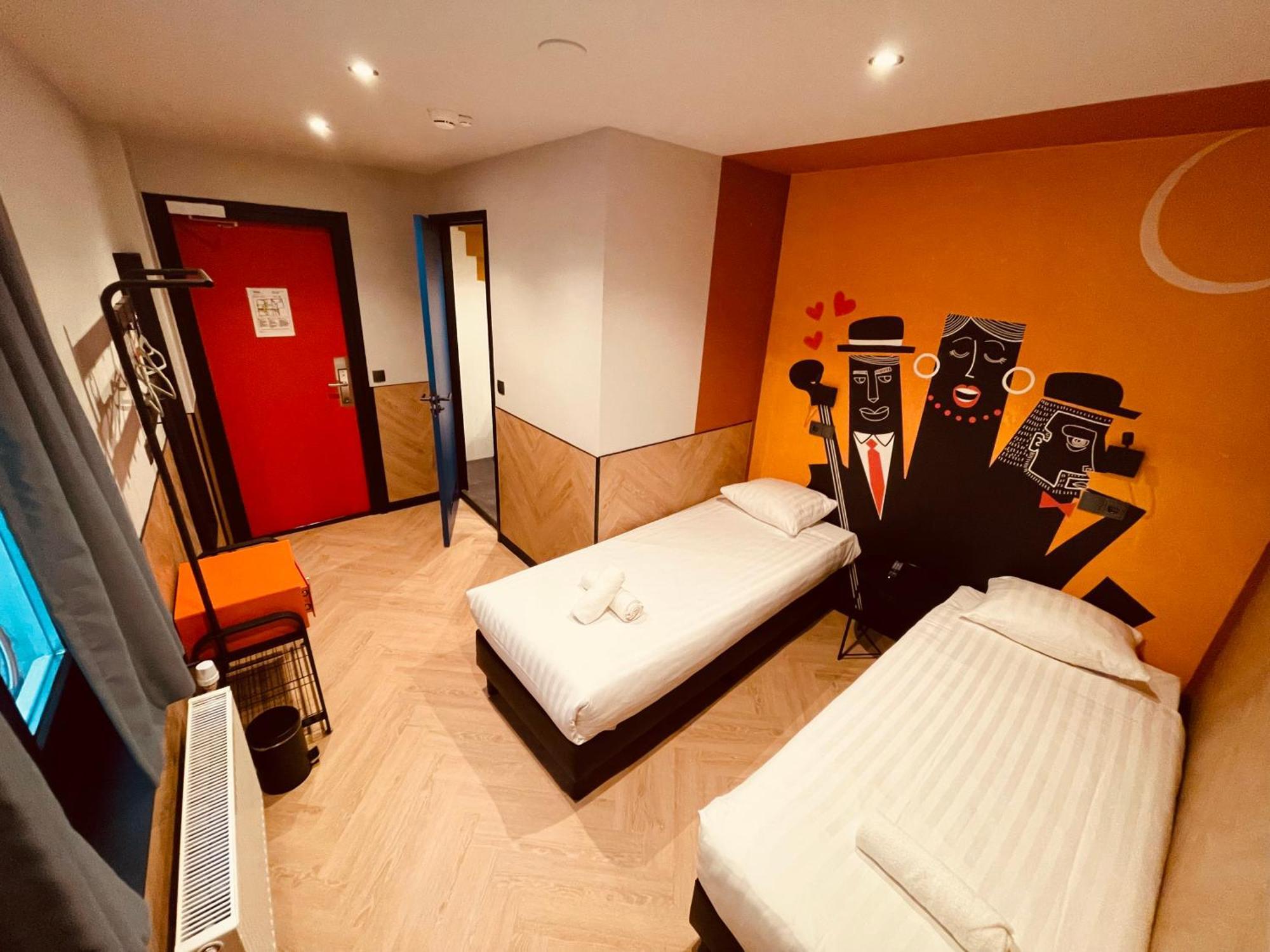 Heart Of Amsterdam Hostel Exterior photo